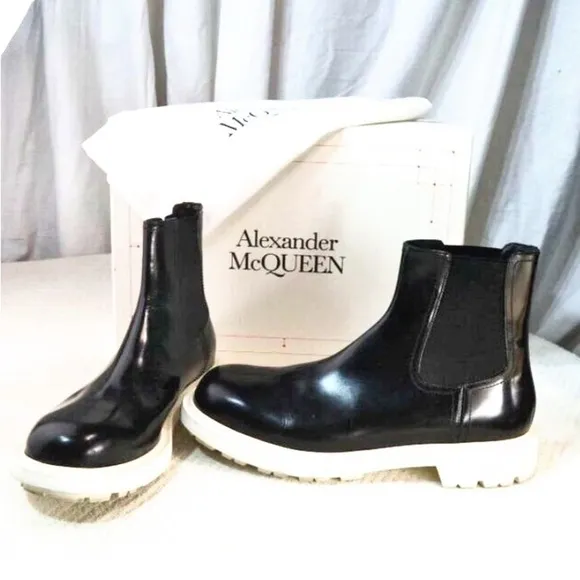 Alexander McQueen Men's Black &amp; White Leather Chelsea Boots- LT3202