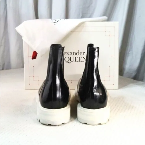Alexander McQueen Men's Black &amp; White Leather Chelsea Boots- LT3202