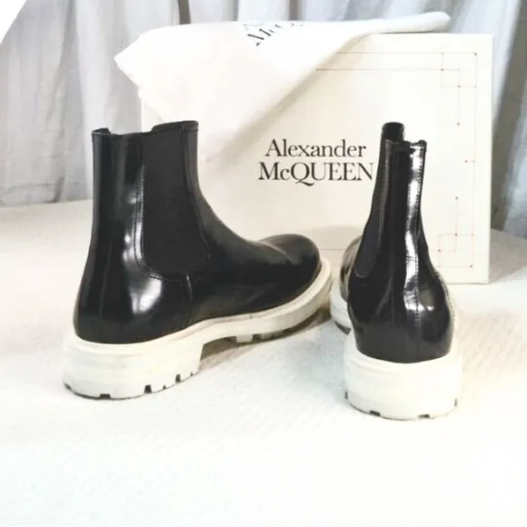 Alexander McQueen Men's Black &amp; White Leather Chelsea Boots- LT3202