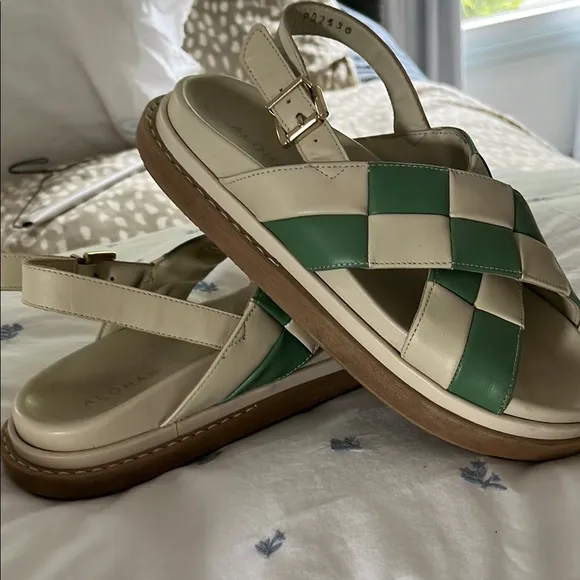 Alohas Women's Green and Cream Sandals