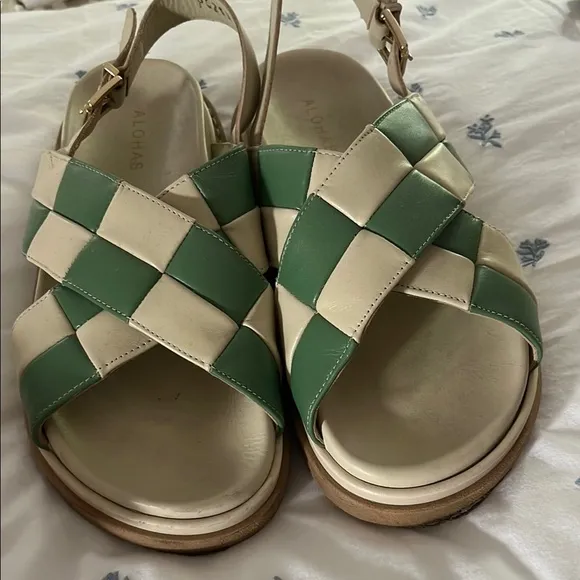 Alohas Women's Green and Cream Sandals