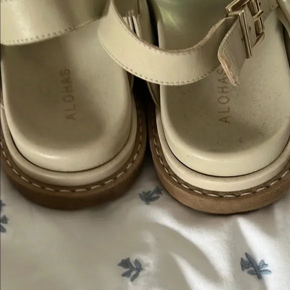 Alohas Women's Green and Cream Sandals