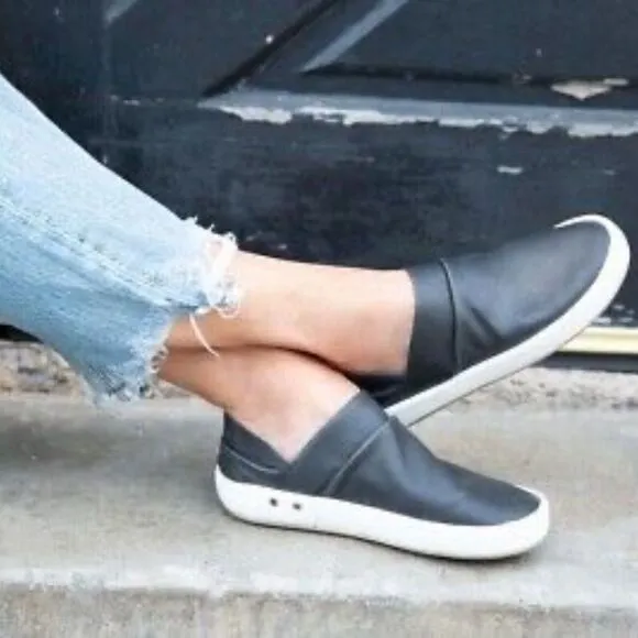 Anthropologie  Beek  Jay Black Leather Slip On Slide Shoes Sz 10