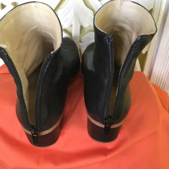 Anthropologie Black Leather Chelsea Ankle Boots Size 8.5  (39)