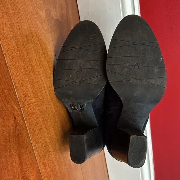 Aquatalia Black Suede Ankle Heel Dressy Boots size 10