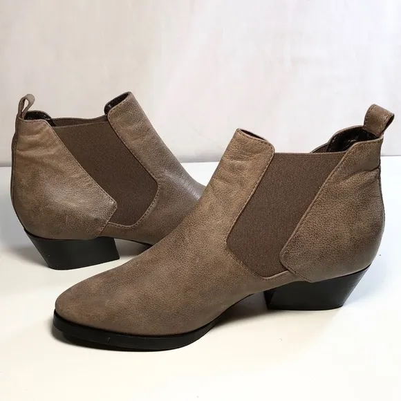 AQUATALIA ‘Fabia' Weatherproof Ankle Bootie 5.5