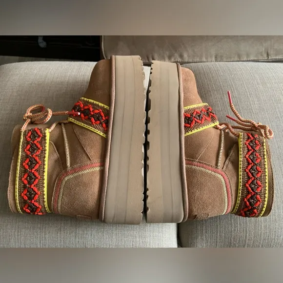 Authentic UGG Classic Mini II Braid Platform Boot Size US 7 Women Like New