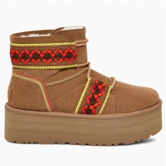 Authentic UGG Classic Mini II Braid Platform Boot Size US 7 Women Like New