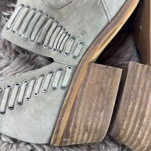 (B) Vince Camuto Pevista Women's Taupe Suede Booties Women's Size 8.5