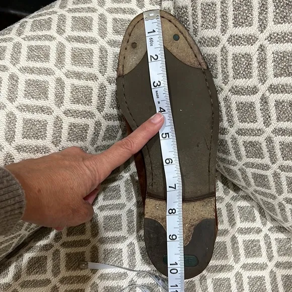 BALLY loafer, luxurious, high quality, nubuck with leather accents and tassels
