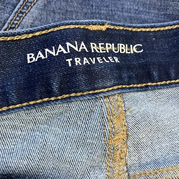 Banana Republic Traveler Jeans Mens Size 42x32 Blue Tapered Fit Leg Denim