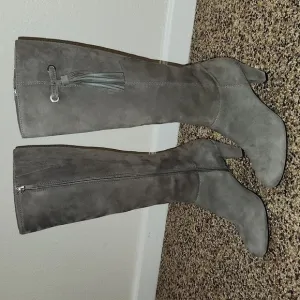 Bandolino Bacia tall suede boots, size 9