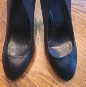 BCBG Genuine Black Leather Almond Round Toe Heels Shoes Stilletos Size 8.5