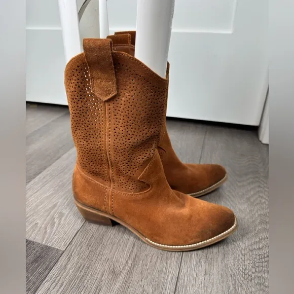 BCBGeneration Ankle Boots 7.5/37.5 Tan Brown Suede Leather Cowboy Heel Boots