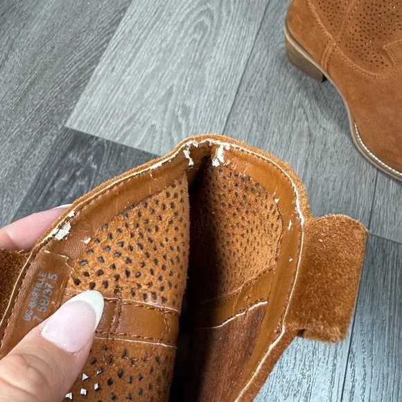 BCBGeneration Ankle Boots 7.5/37.5 Tan Brown Suede Leather Cowboy Heel Boots