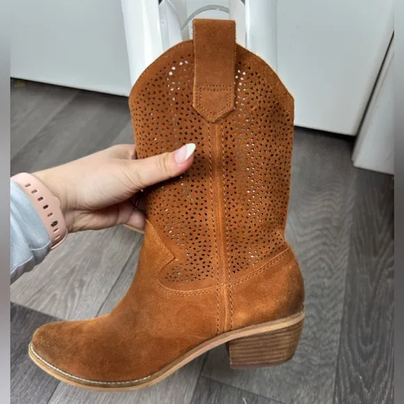 BCBGeneration Ankle Boots 7.5/37.5 Tan Brown Suede Leather Cowboy Heel Boots