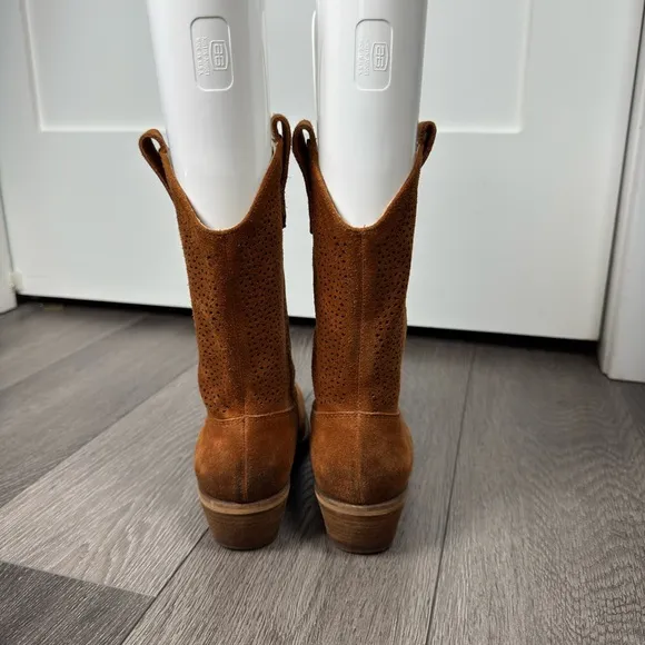 BCBGeneration Ankle Boots 7.5/37.5 Tan Brown Suede Leather Cowboy Heel Boots