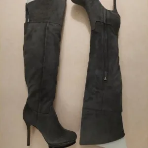 BCBGMAXAZARIA Valerie Over the Knee Grey Suede Platform Boots Retail $450