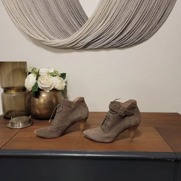 Belle by Sigerson Morrison Suede Pointed Ankle Boots Sz 6