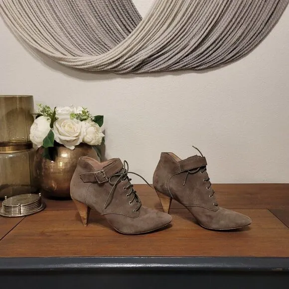 Belle by Sigerson Morrison Suede Pointed Ankle Boots Sz 6