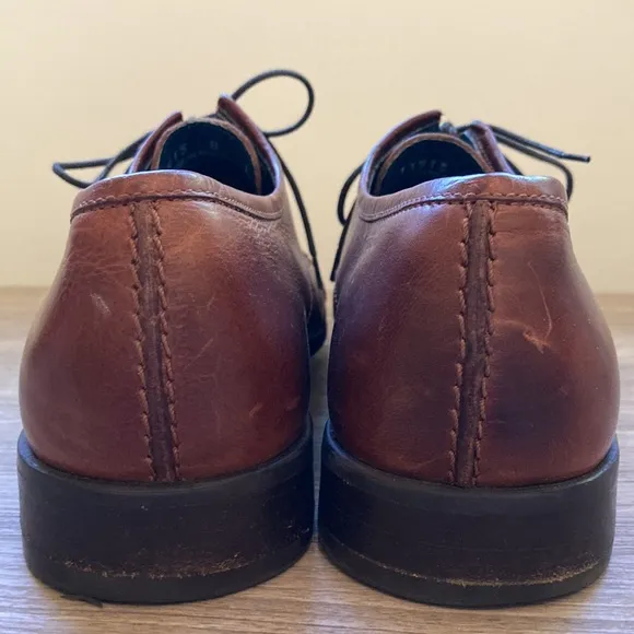 Ben Sherman dress shoes size 8 with pin button logo