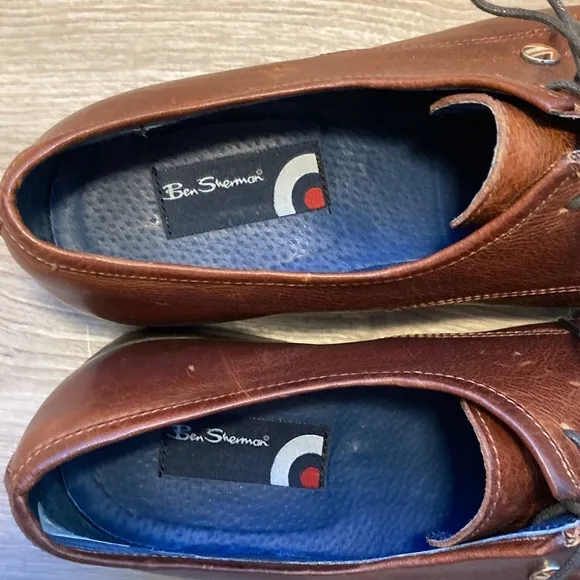 Ben Sherman dress shoes size 8 with pin button logo