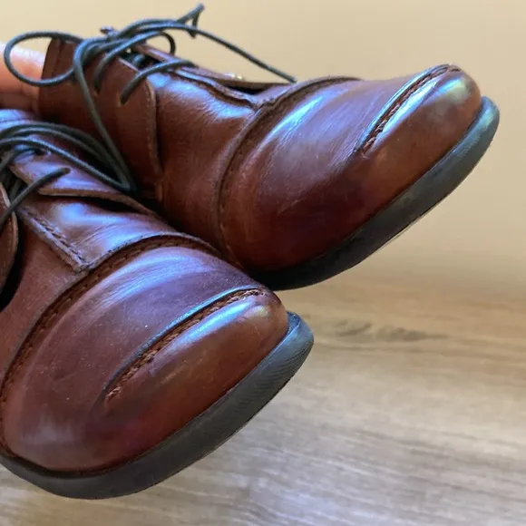 Ben Sherman dress shoes size 8 with pin button logo