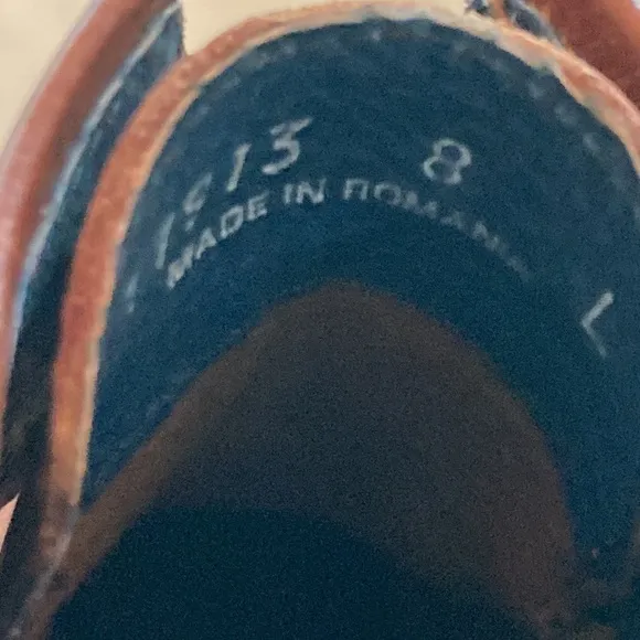 Ben Sherman dress shoes size 8 with pin button logo