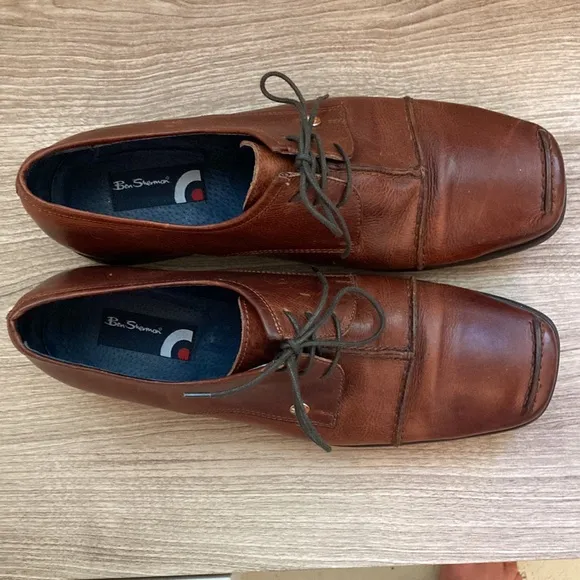 Ben Sherman dress shoes size 8 with pin button logo