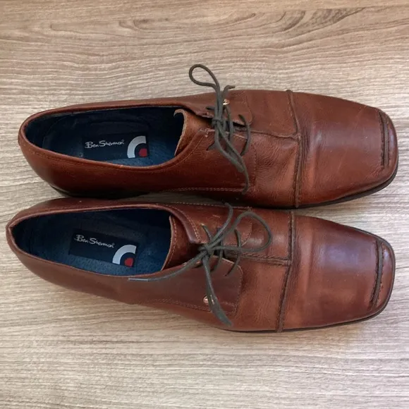 Ben Sherman dress shoes size 8 with pin button logo