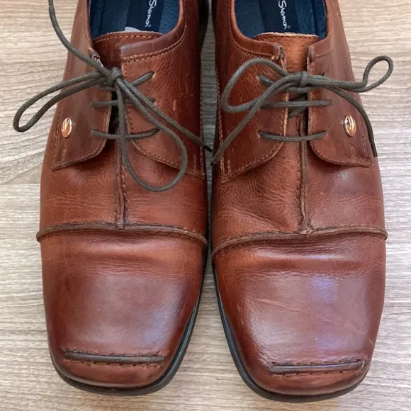 Ben Sherman dress shoes size 8 with pin button logo