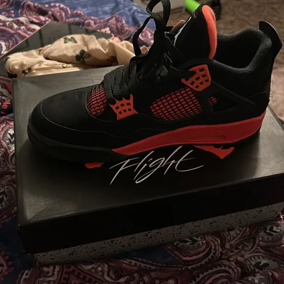 Bend new Air Jordan’s 4 retro I would keep them but I got the wrong size.