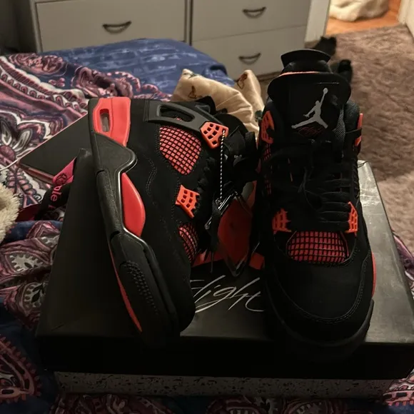 Bend new Air Jordan’s 4 retro I would keep them but I got the wrong size.