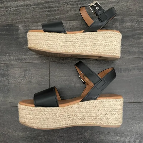 Black strap platform woven sandals