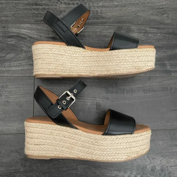 Black strap platform woven sandals