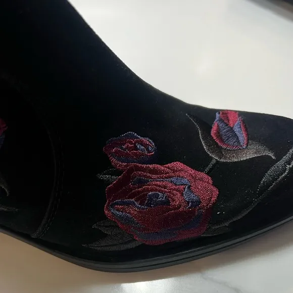 Black Suede boots with beautiful rose embroidery. Like New. Size 8