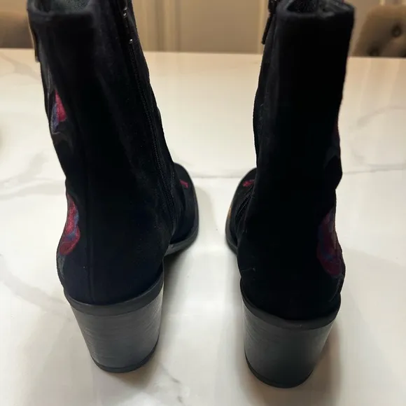 Black Suede boots with beautiful rose embroidery. Like New. Size 8