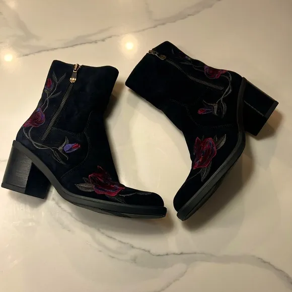 Black Suede boots with beautiful rose embroidery. Like New. Size 8