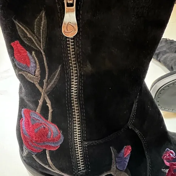 Black Suede boots with beautiful rose embroidery. Like New. Size 8