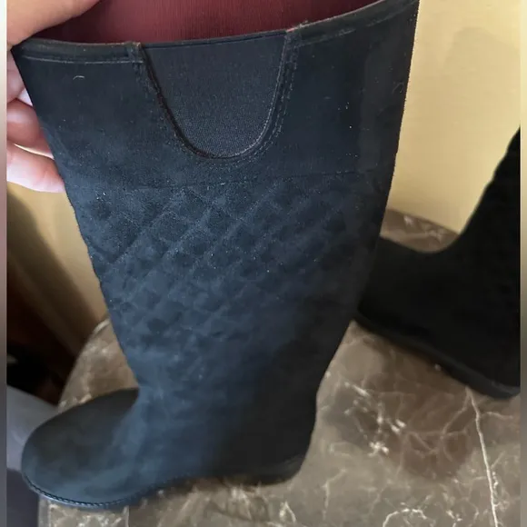 Black suede Tommy Hilfiger boots