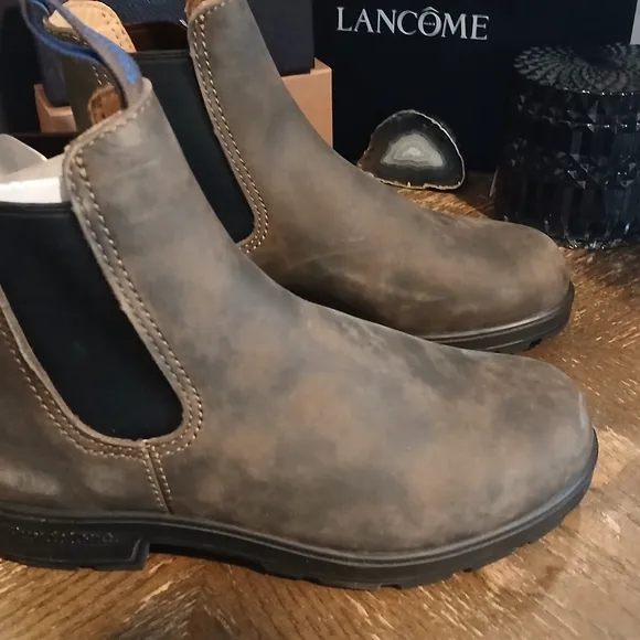 Blundstone Brown Chelsea Boots Durable Weathered Leather