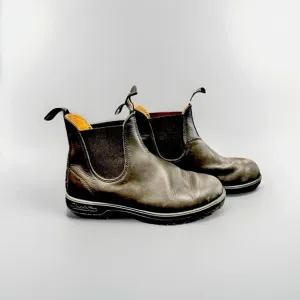Blundstone Classic Black Chelsea Boot in Women’s Sz 9/Mens 7 US/6 AU/UK
