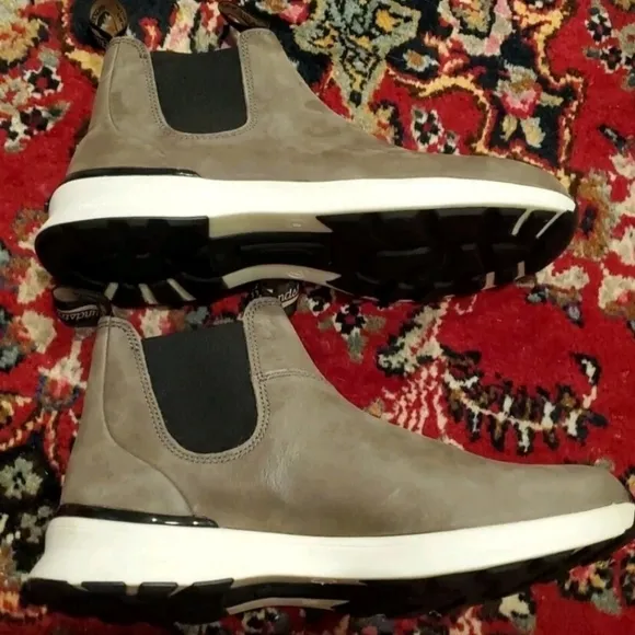 Blundstone Gray Chelsea Boots with Elastic Panels