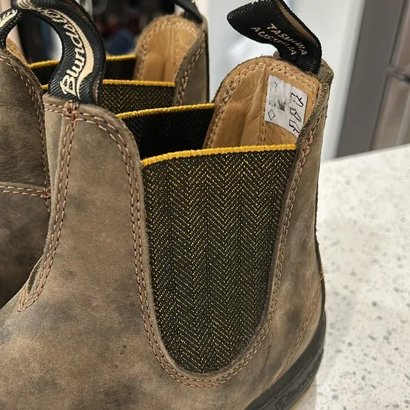 Blundstone Men's Classic Chelsea Boots in Rustic Brown/Mustard-Black - US 9