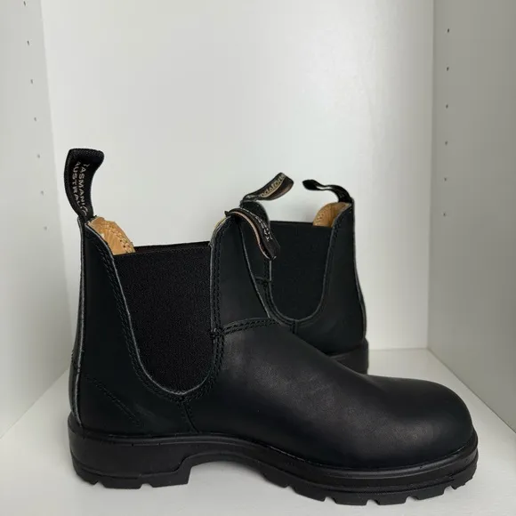 Blundstone NWOT -Black Leather Chelsea Boots - Women's Size 6.5