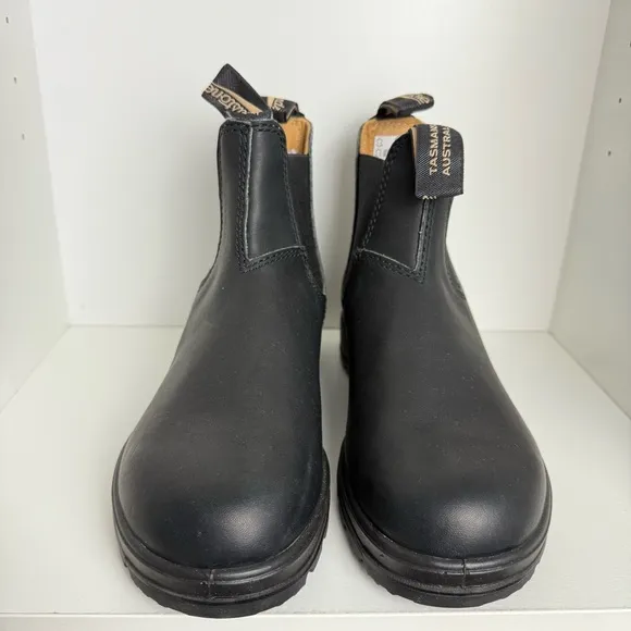 Blundstone NWOT -Black Leather Chelsea Boots - Women's Size 6.5