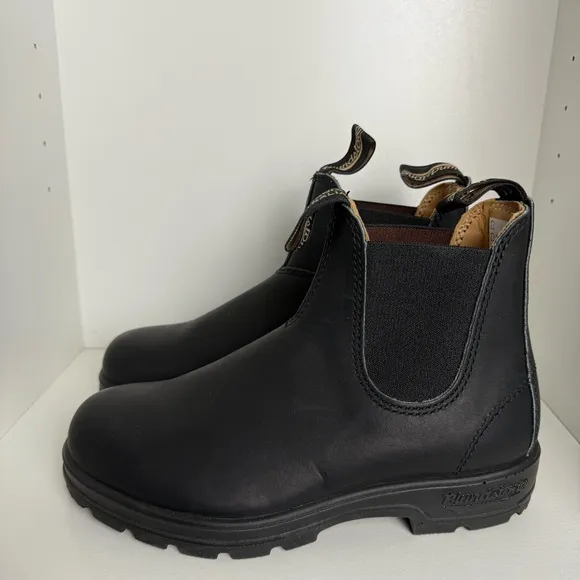 Blundstone NWOT -Black Leather Chelsea Boots - Women's Size 6.5