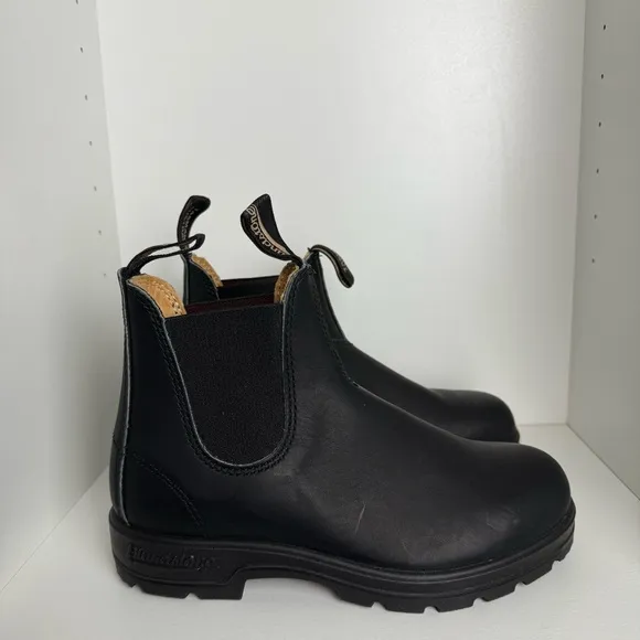 Blundstone NWOT -Black Leather Chelsea Boots - Women's Size 6.5