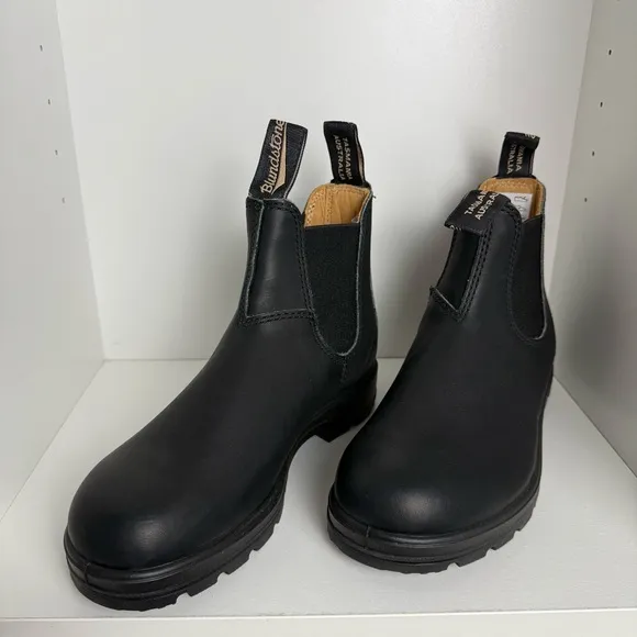 Blundstone NWOT -Black Leather Chelsea Boots - Women's Size 6.5