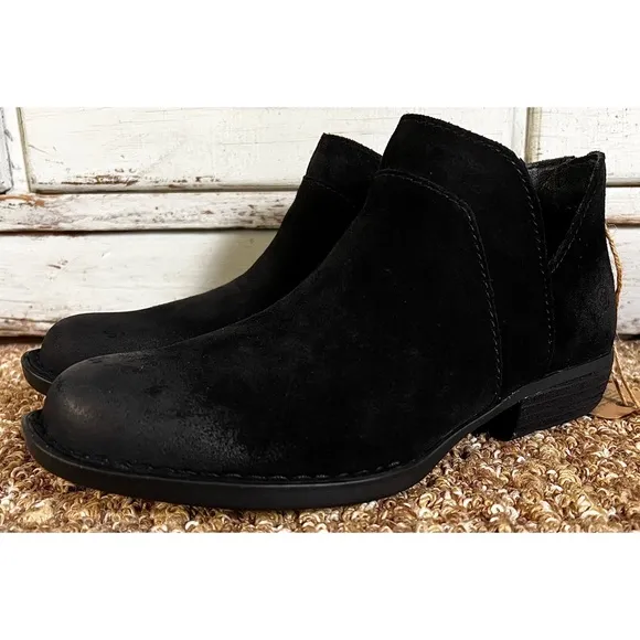 Born Brie Black Suede Boots 6
